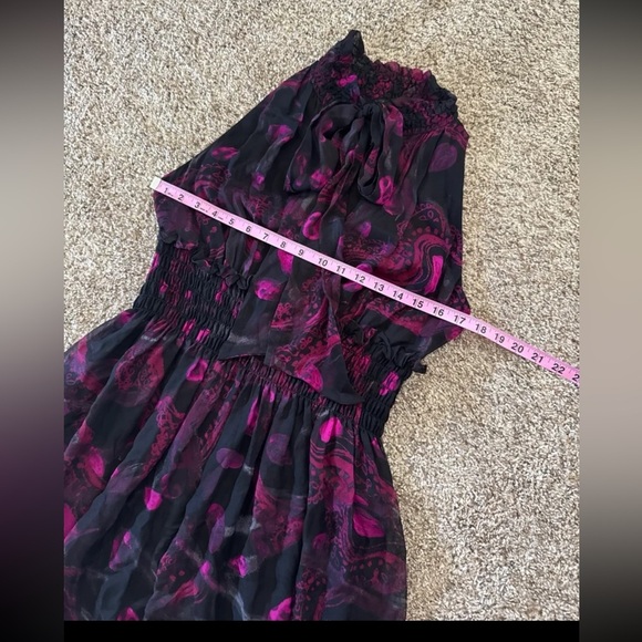 Diane Von Furstenberg Sevilla Sleeveless Silk Tiered Ruffle Tie Neck Dress
Sz 8 - Picture 10 of 12